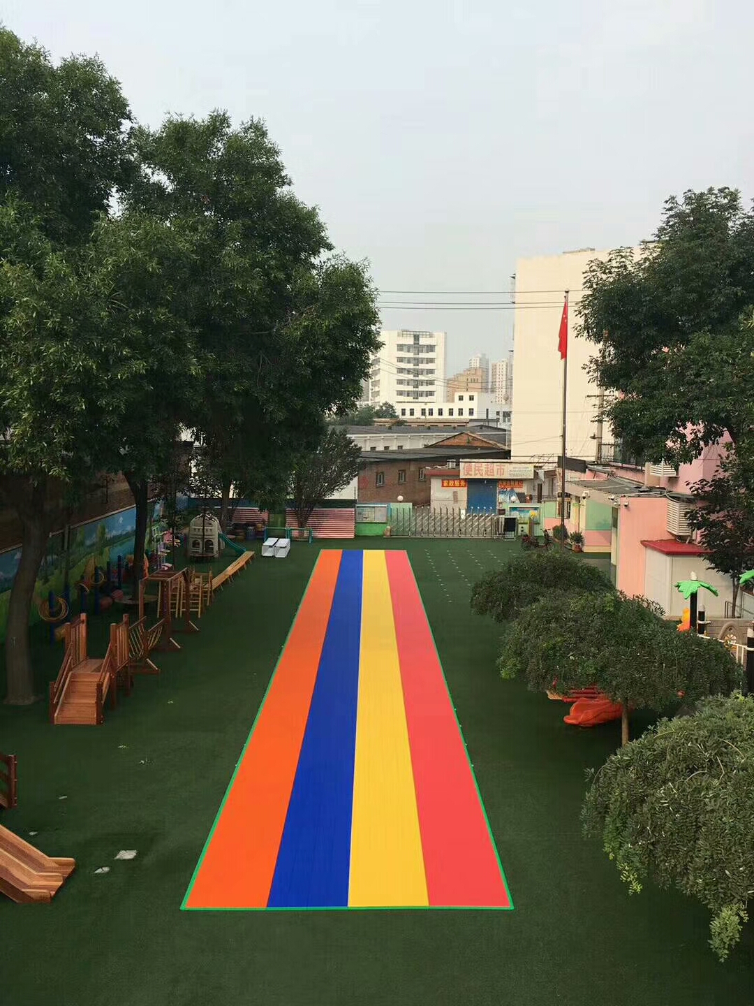 仲達地板【定】天津，與草坪合體？