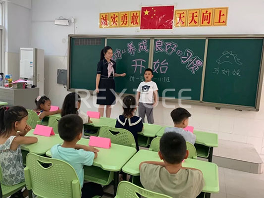  如何挑選滿意的學(xué)生課桌椅？